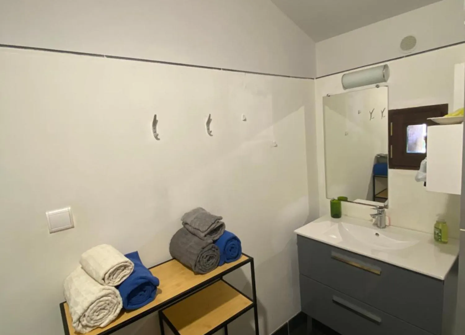 Location Gite 4 Personnes Mazeres - La Petite Maison 0*, Mazères Frankrike